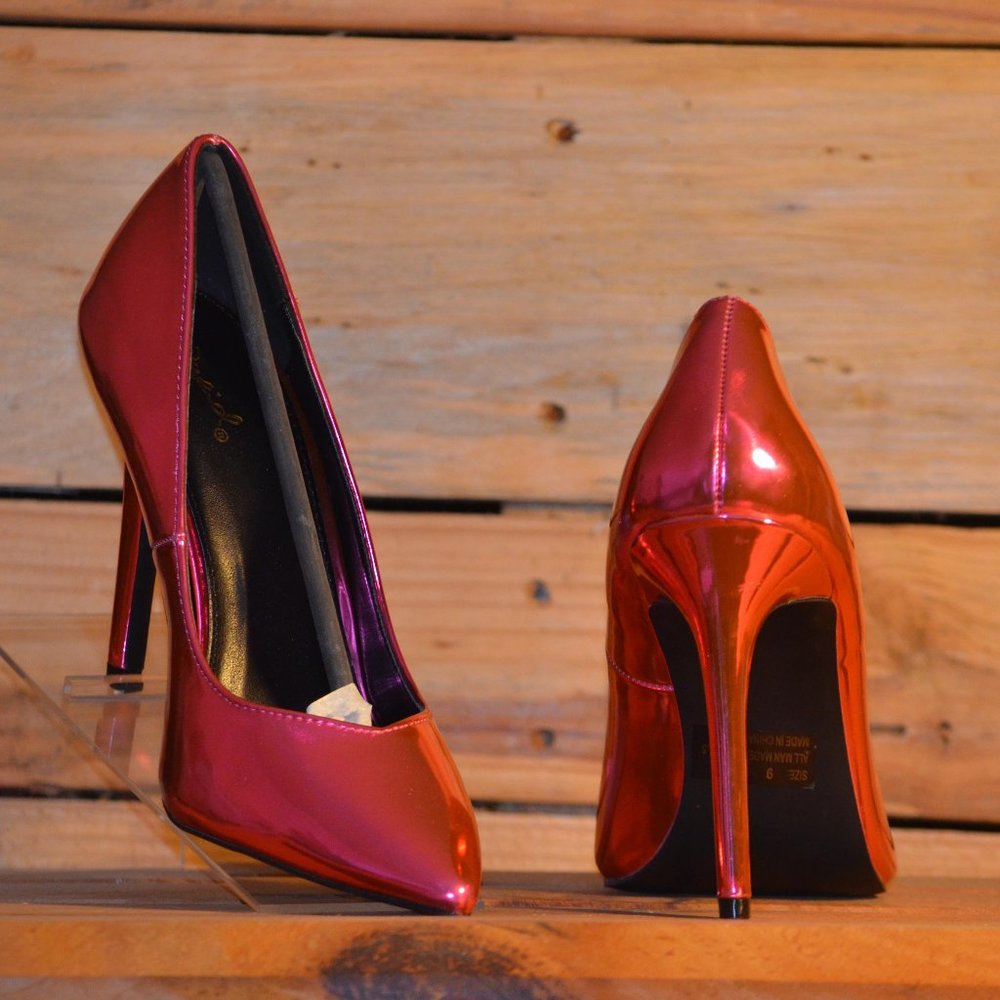 Qupid Fuchia Shiney Metal Size 9 NIB